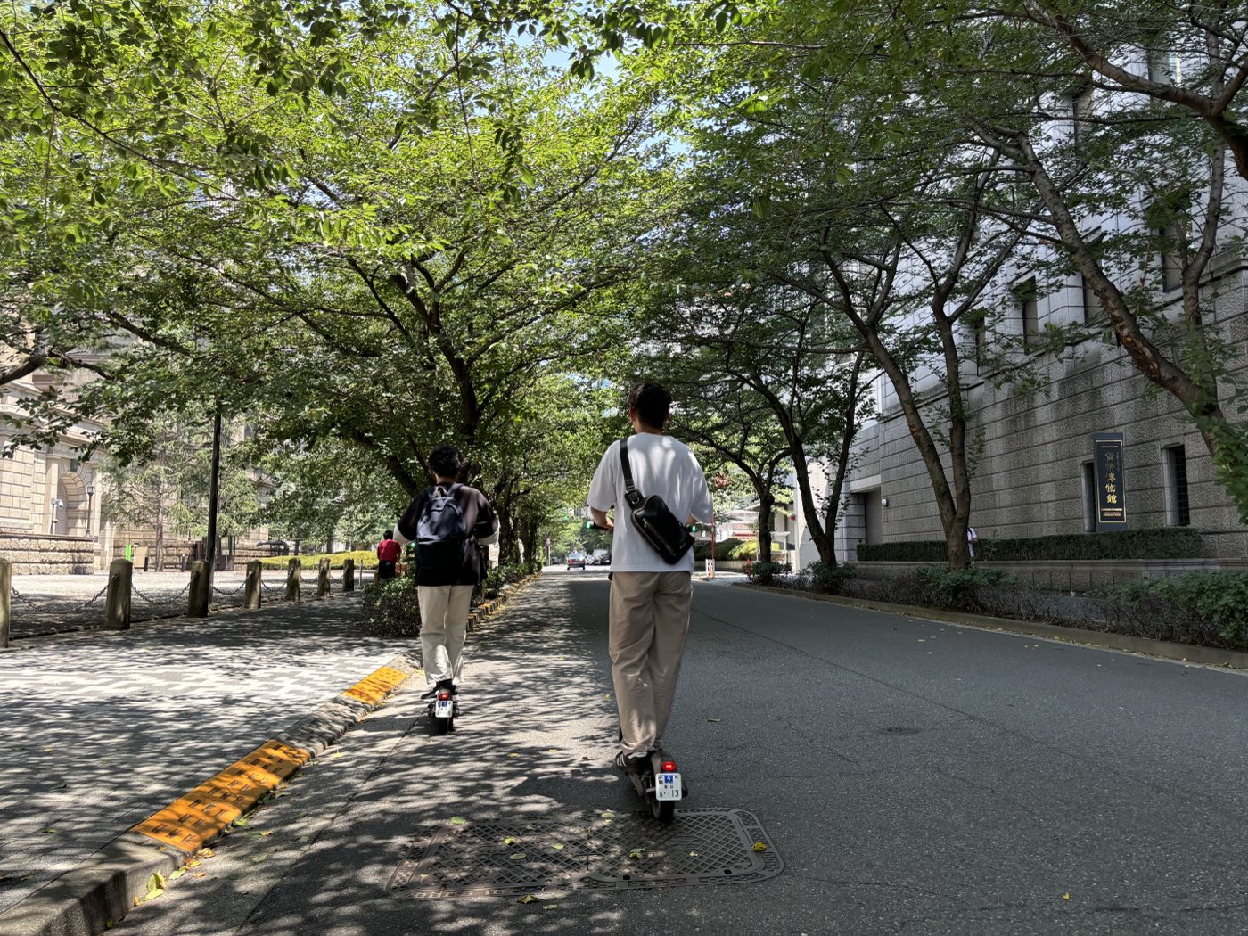 Tokyo: E-Scooter Tour of the Imperial Palace Area